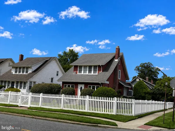 218 N Warwick Rd, Magnolia, NJ 08049