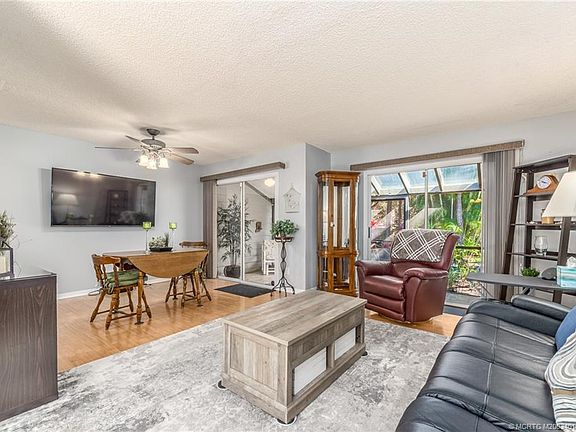 4th image of 697 NE Wax Myrtle Way