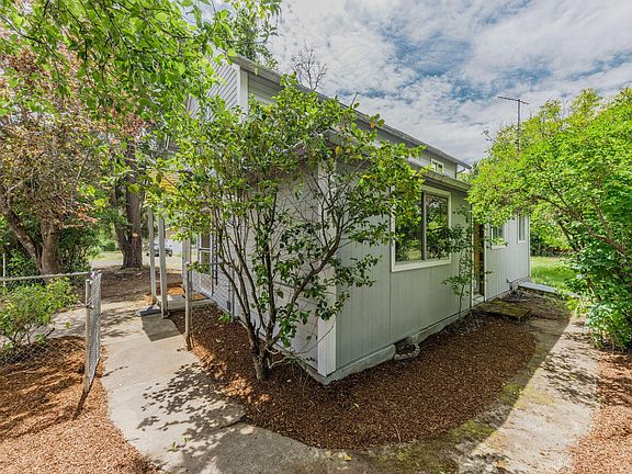 4th image of 603 N 1st Ave
