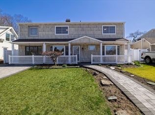 25 Cobalt Lane, Westbury, NY