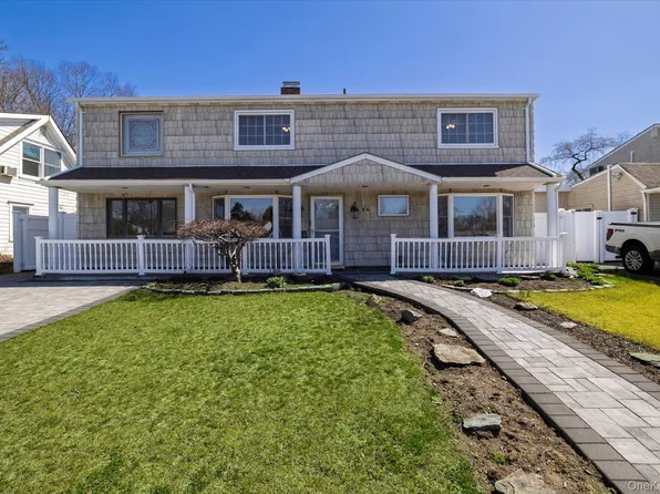 25 Cobalt Lane, Westbury, NY 11590