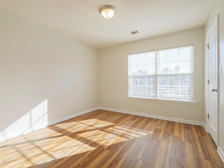 Beautiful 2bedroom 2.5 bath Townhome — Photo 10
