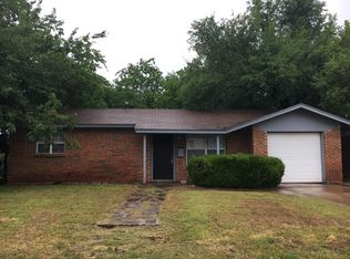 2409 N Nottingham Way, Moore, OK 73160