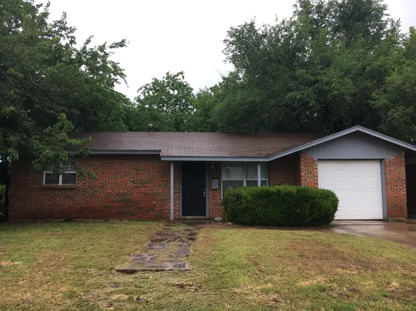2409 N Nottingham Way, Moore, OK 73160