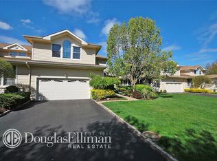 230 Augusta Ct, Roslyn, NY 11576
