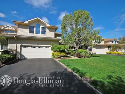 230 Augusta Ct, Roslyn, NY, 11576