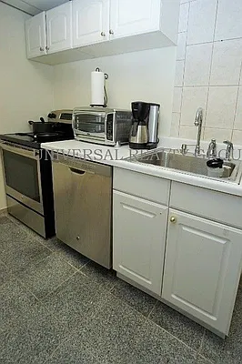 Rented by Universal Realty Group | media 7