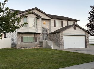 3765 S Stable Bay Dr, Magna, UT 84044