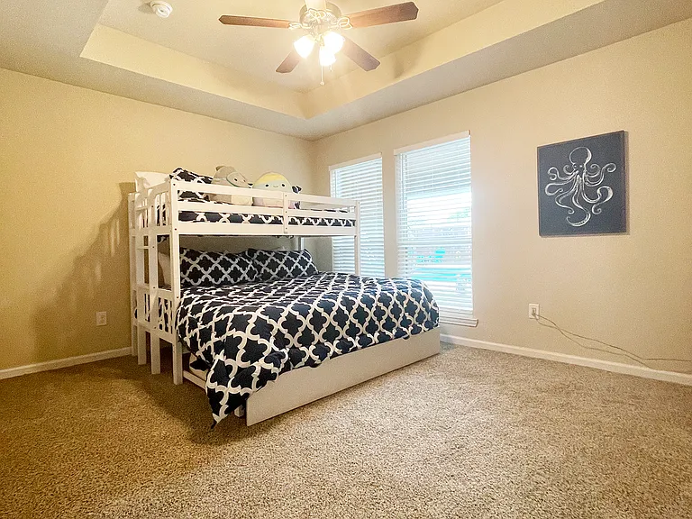 2205 Red Oak Ln — Photo 31