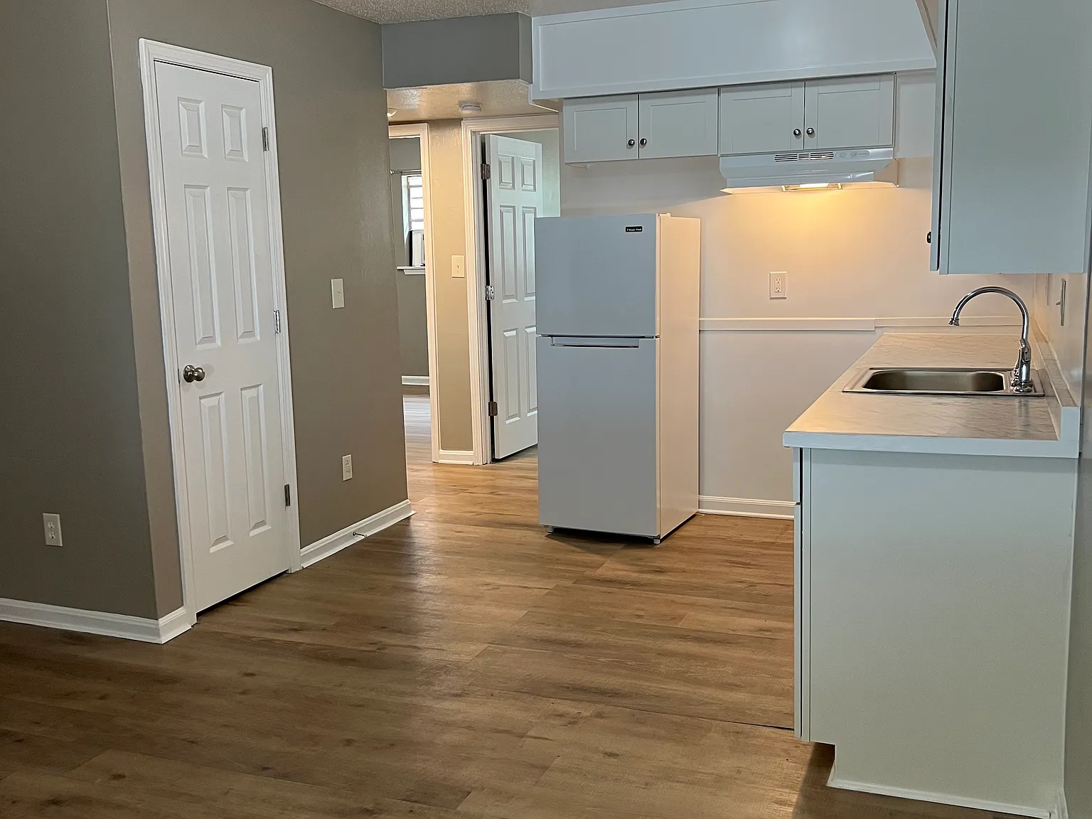 2 bed, 770 sqft, $825 — Photo 2