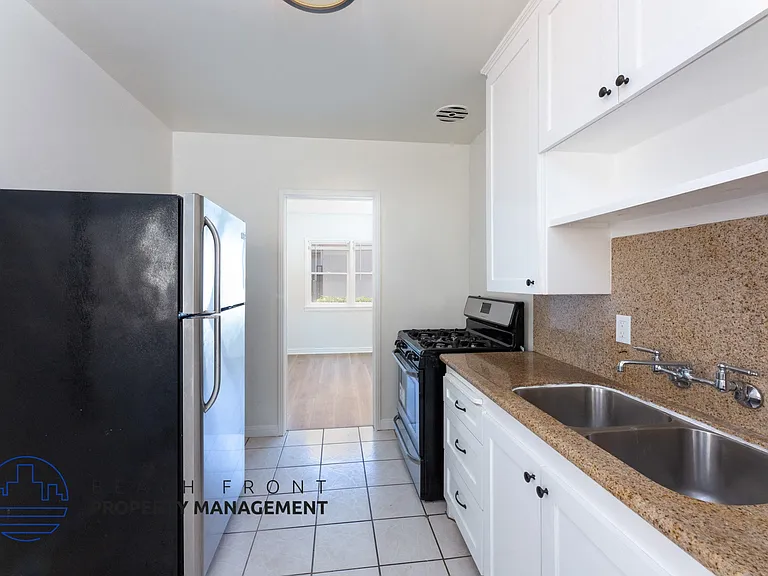 1249 E 3rd St — Photo 36