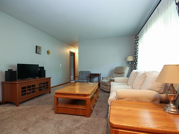 3rd image of 5440 Vera Cruz Ave N