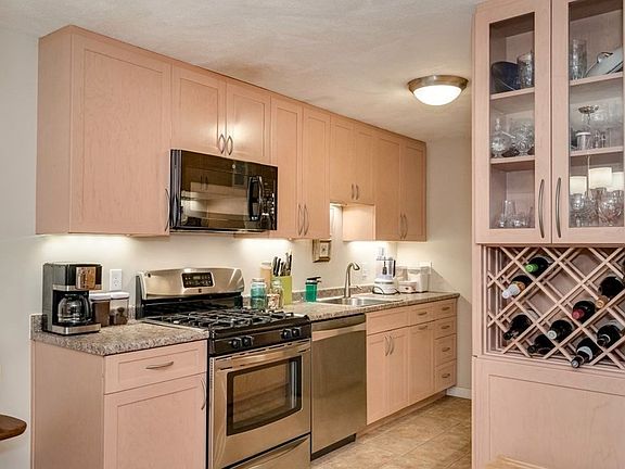 5th image of 1216 Vfw Pkwy APT 38
