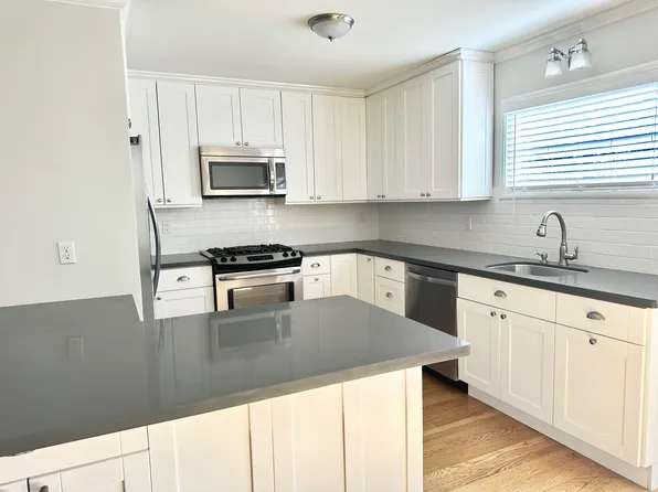 702 Clara Dr, Palo Alto, CA 94303