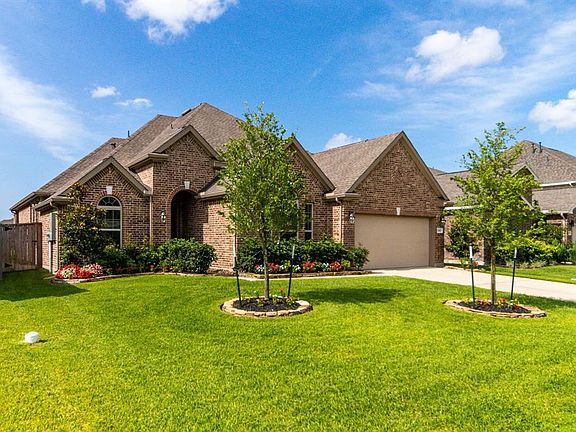 2613 Mystic Springs Lane is a custom 1 story Lennar home was built in 2017 and has over 2300 square feet of living and entertaining space. The lawn care, fertilizer and pest control are all included in the lease of this pristine home.