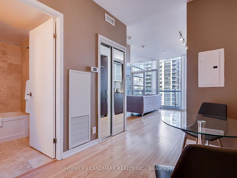 14 York St #1807 — Photo 1