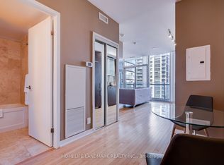 14 York St #1807, Toronto, ON M5J 0B1