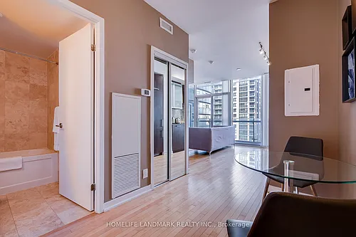 14 York St #1807 Photo 1