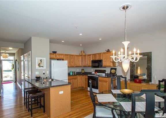 5th image of 105 Pond Cir