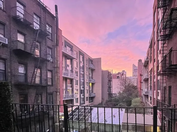 697 10th Ave APT 2RS, New York, NY 10036