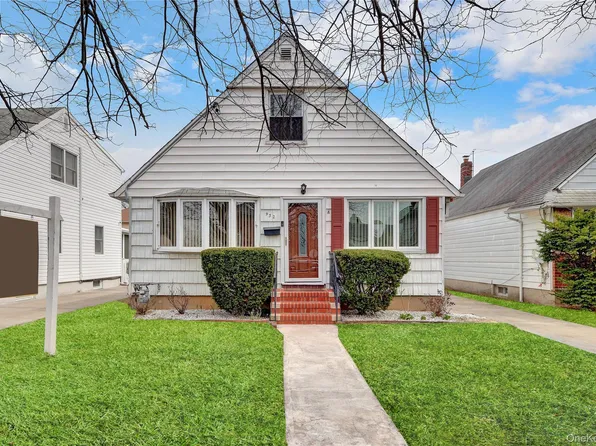 932 Cherry Lane, Floral Park, NY 11001