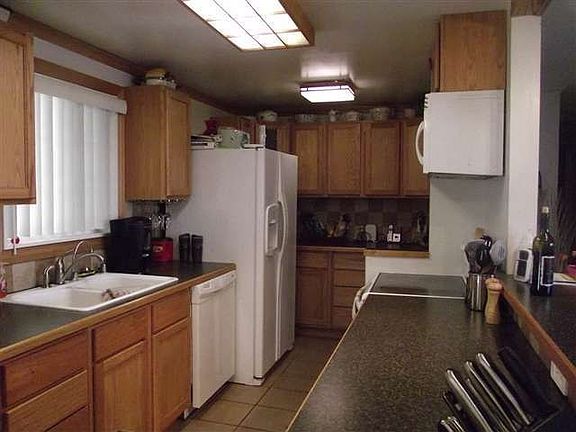 3rd image of 1005 Birch Ave