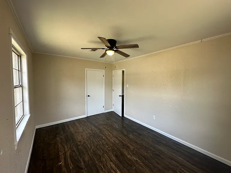 1004 N Erie Ave — Photo 11