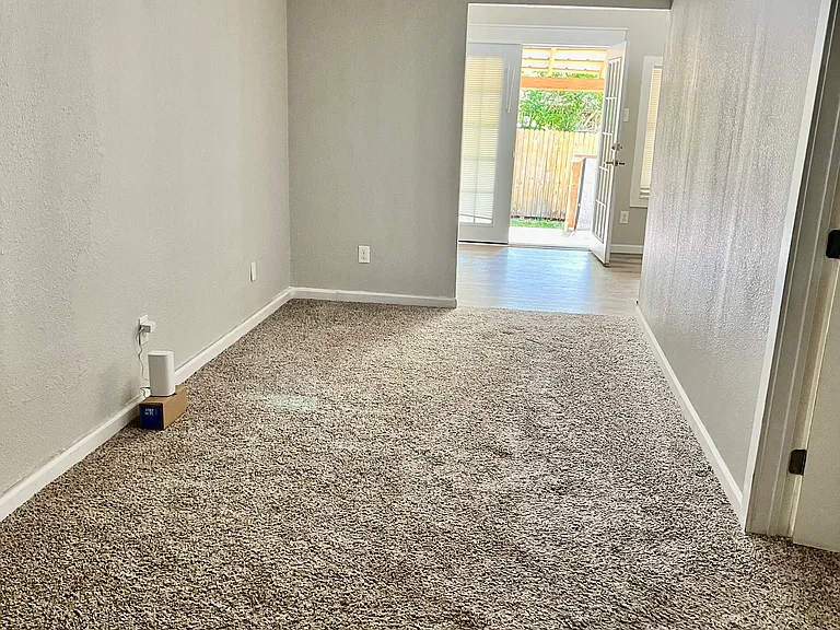 608 N Adelaide St — Photo 25
