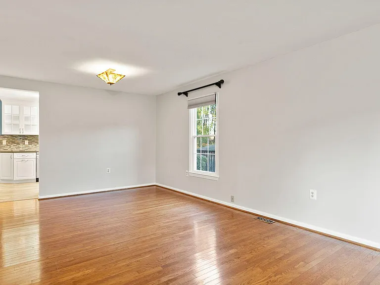 4453 Holly Ave — Photo 6