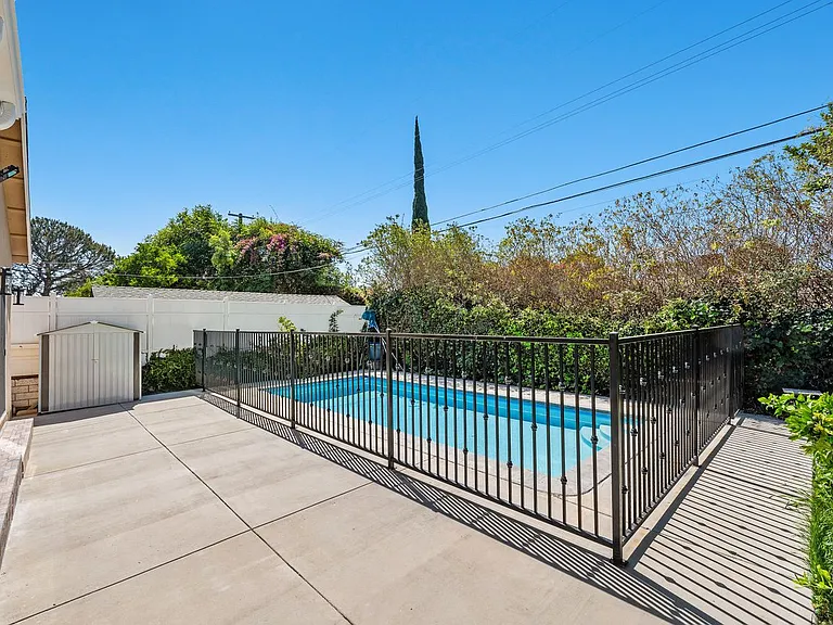 17434 Emelita St — Photo 39