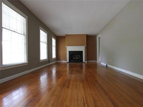 2nd image of 2944 Piedmont Dr