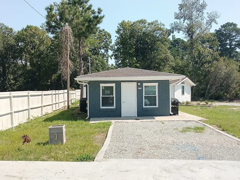 207 Sneads Ferry Rd — Photo 1