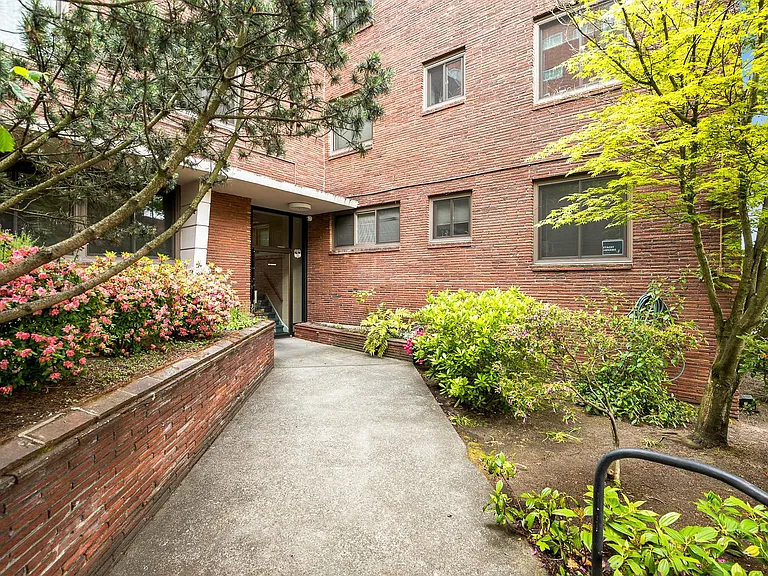 The Highland Arms Apartments — Photo 18