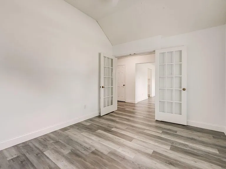 10717 Pineview Ln — Photo 4