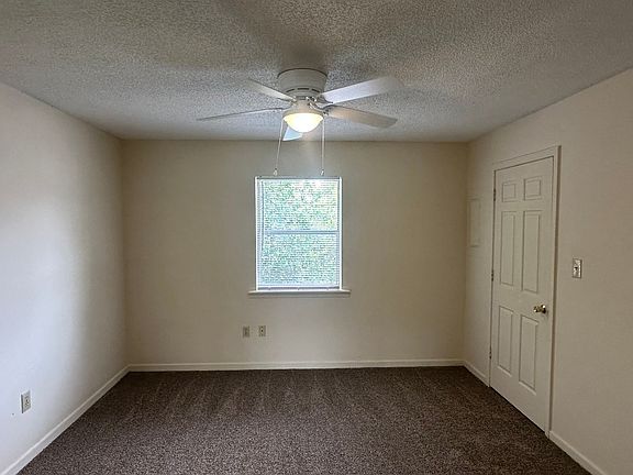 5th image of 213 Hampton Ave #33