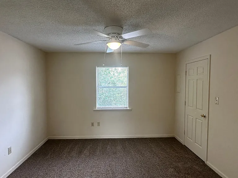 213 Hampton Ave — Photo 5