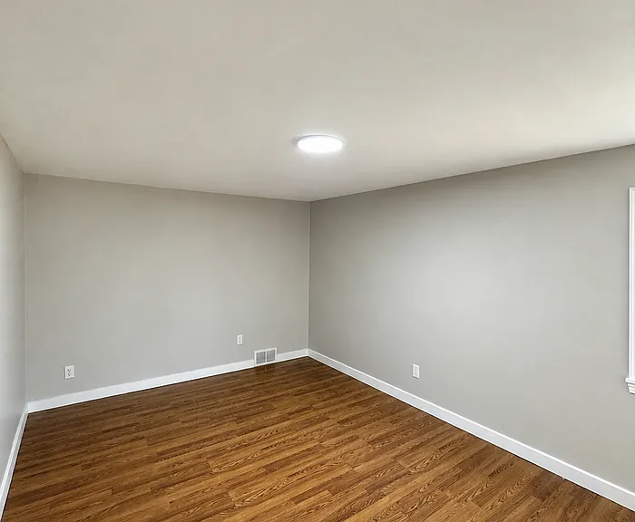 820 Center Ave — Photo 7
