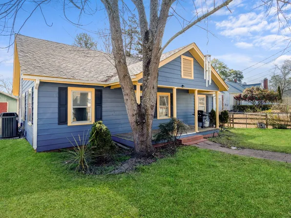 805 S 11th St, Lillington, NC 27546