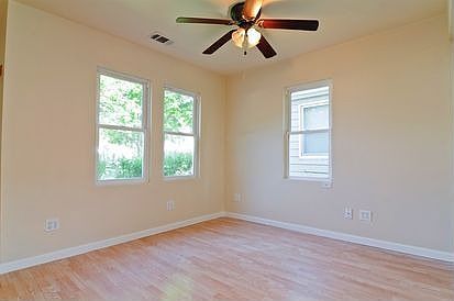 3rd image of 321 Bellevue Dr