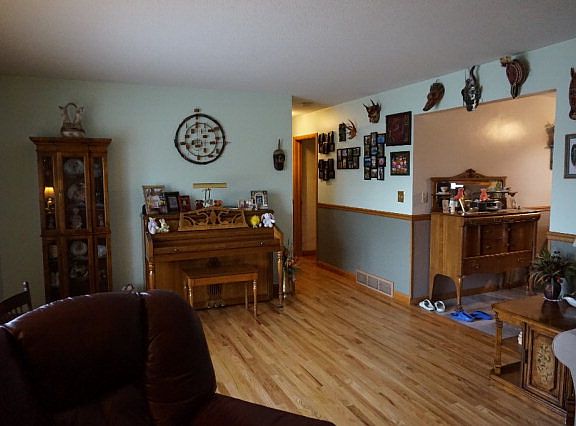 4th image of 105 E 23rd St