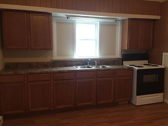 Large Eat-in Kitchen