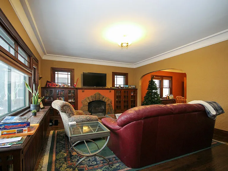1404 University Ave NE #1 — Photo 2