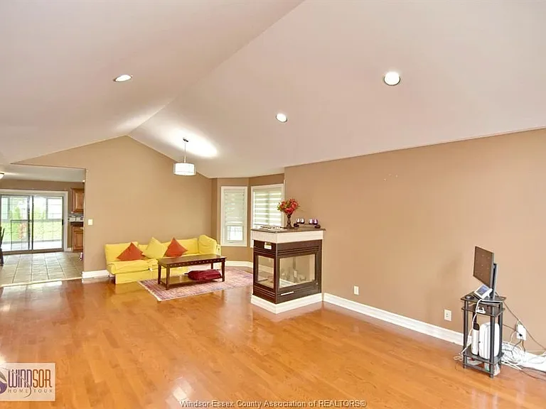 4305 Casgrain Dr #UPPER — Photo 14