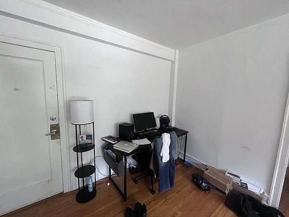 2nd image of 4728 S Woodlawn Ave #D