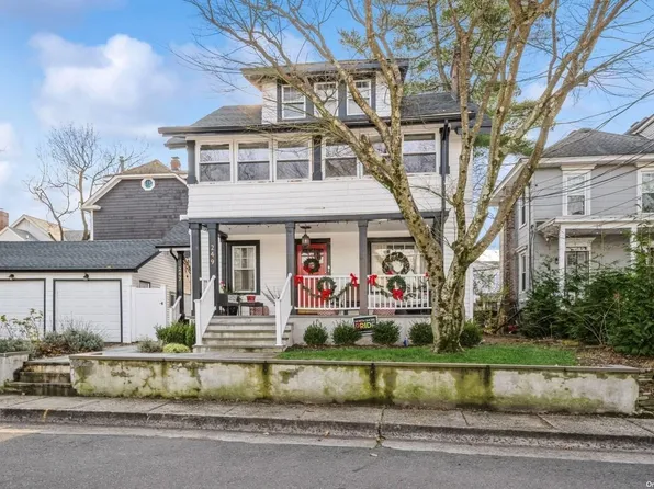 249 8th Avenue, Sea Cliff, NY 11579