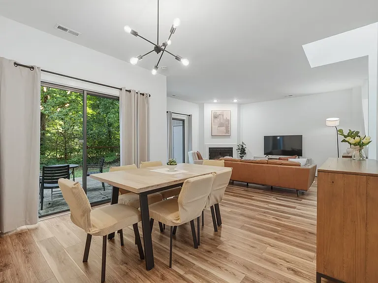 8 Ellsworth Ct — Photo 2