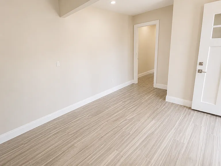 17 Thrasher Ave — Photo 3