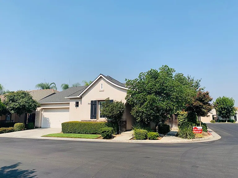 5577 N Plum Ln — Photo 2