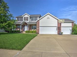 525 Greenbrier Ln, Forsyth, IL 62535