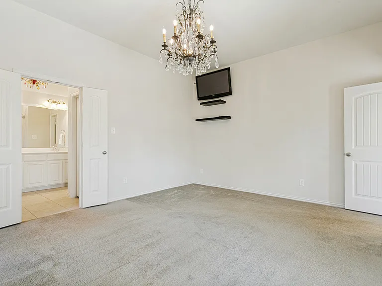 531 Catherine Ln — Photo 39